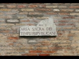 04748 ostia - regio i - insula xv - area sacra dei templi republicani (i,xv,2,3,5,6) - schild.jpg